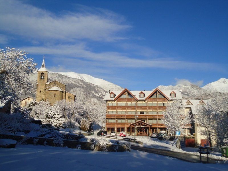 Hotel La Morera Valencia D'Aneu Exterior foto